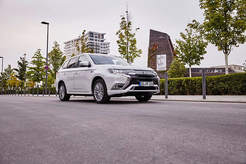 Taxi des Jahres 2019: Doppelsieg für Outlander Plug-in Hybrid